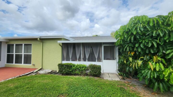 Property Photo:  1040 N Palm Lane C  FL 33445 