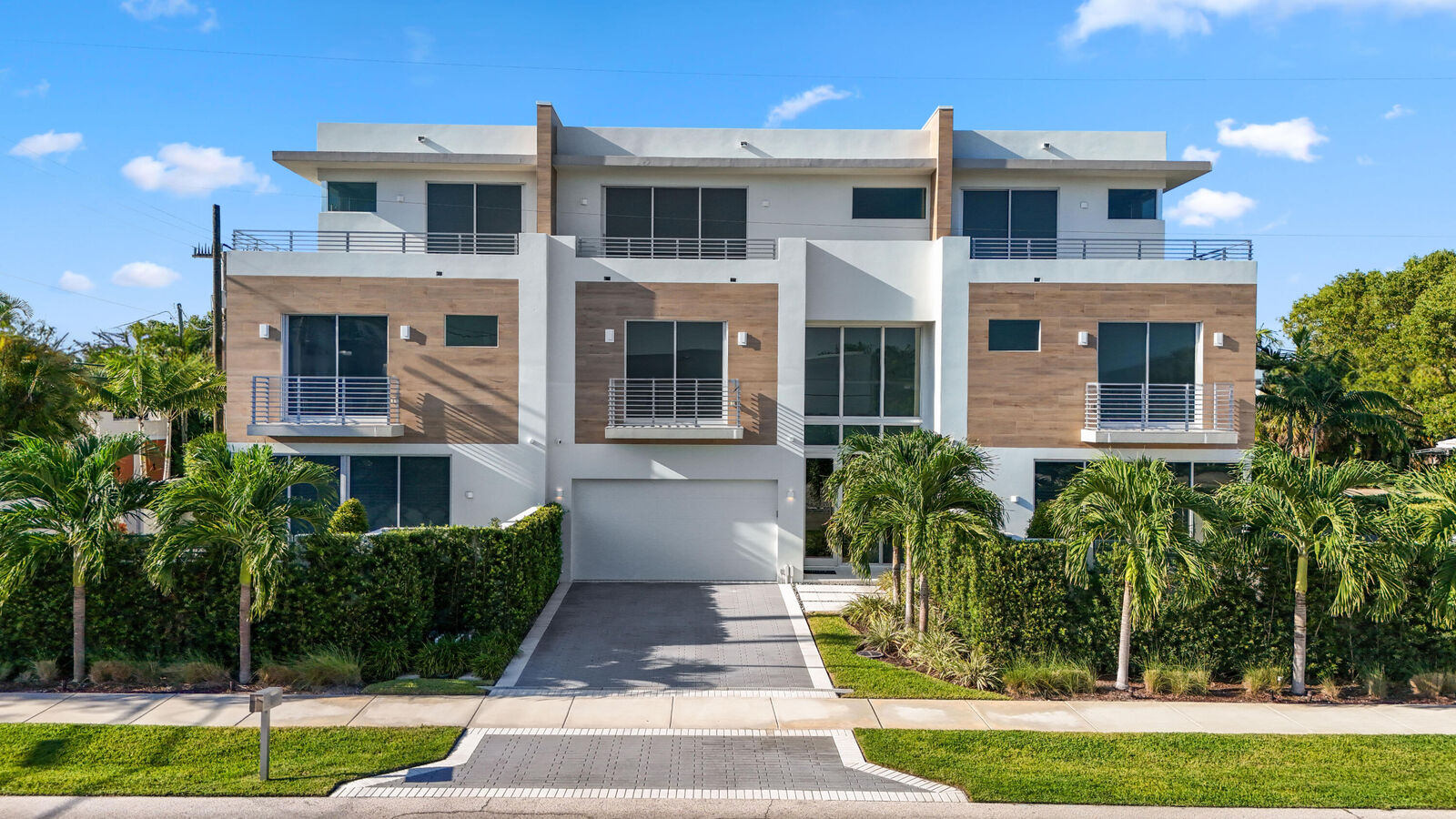 Property Photo: 200 NE 7th Avenue 2 FL 33483