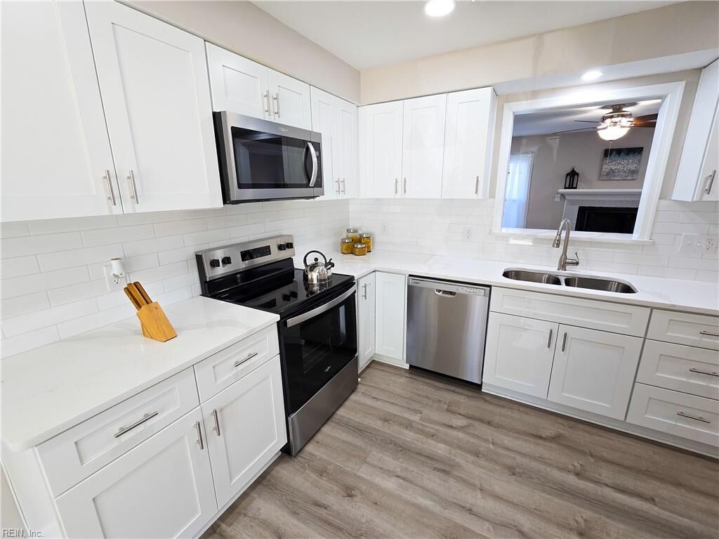 Property Photo:  5652 Picadilly Ln  VA 23703 