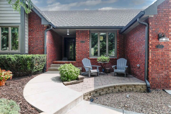 Property Photo: 2533 N Green Meadow Cir KS 67205