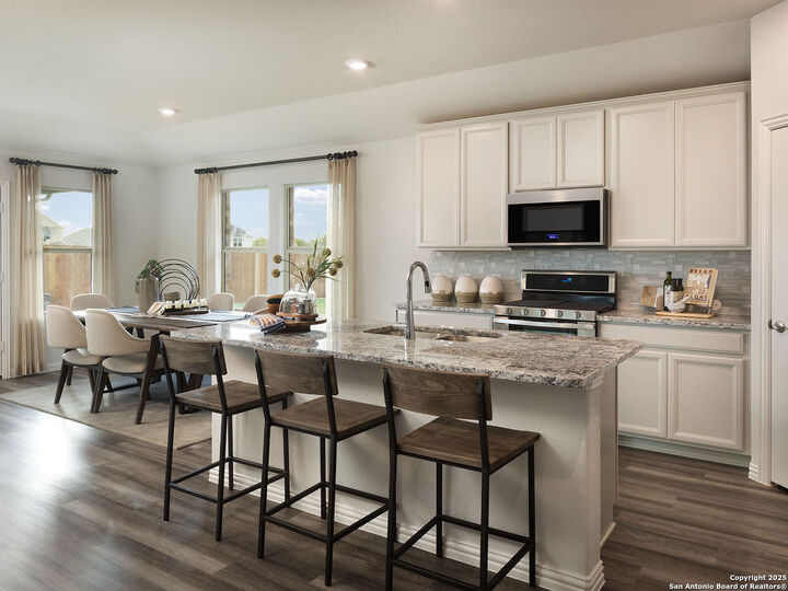 Property Photo: 923 Earp Blvd TX 78260