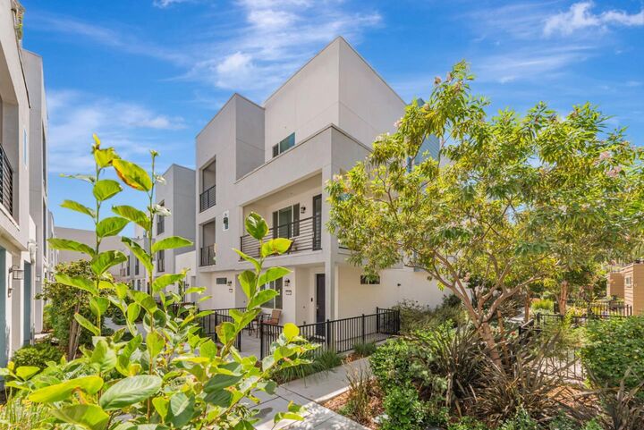 Property Photo: 588 Apricot Way CA 95133