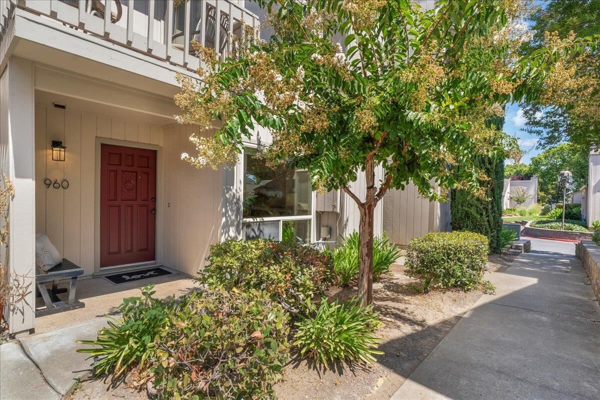 Property Photo: 960 Lakeshire Court CA 95126