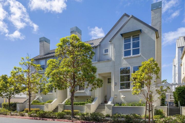 Property Photo:  206 Village Lane  CA 94404 