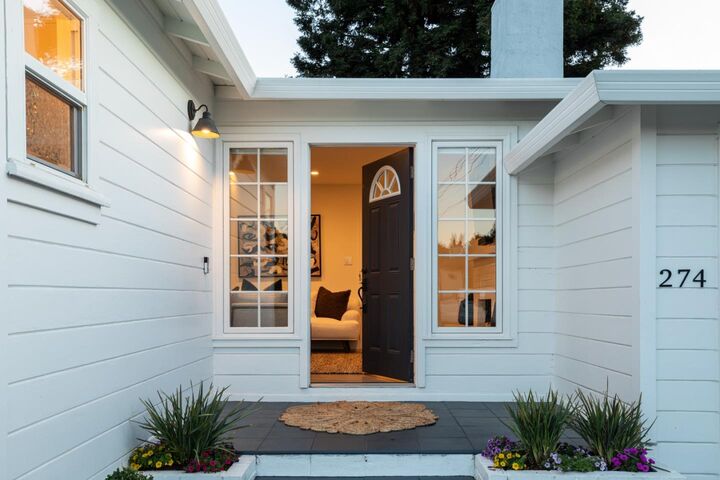 Property Photo:  274 Roble Avenue  CA 94061 