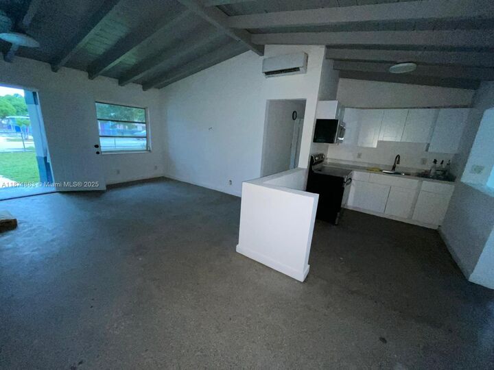 Property Photo:  1604 NW 15th Ct  FL 33311 