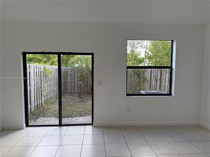 Property Photo:  607 NE 208th Ter 607  FL 33179 