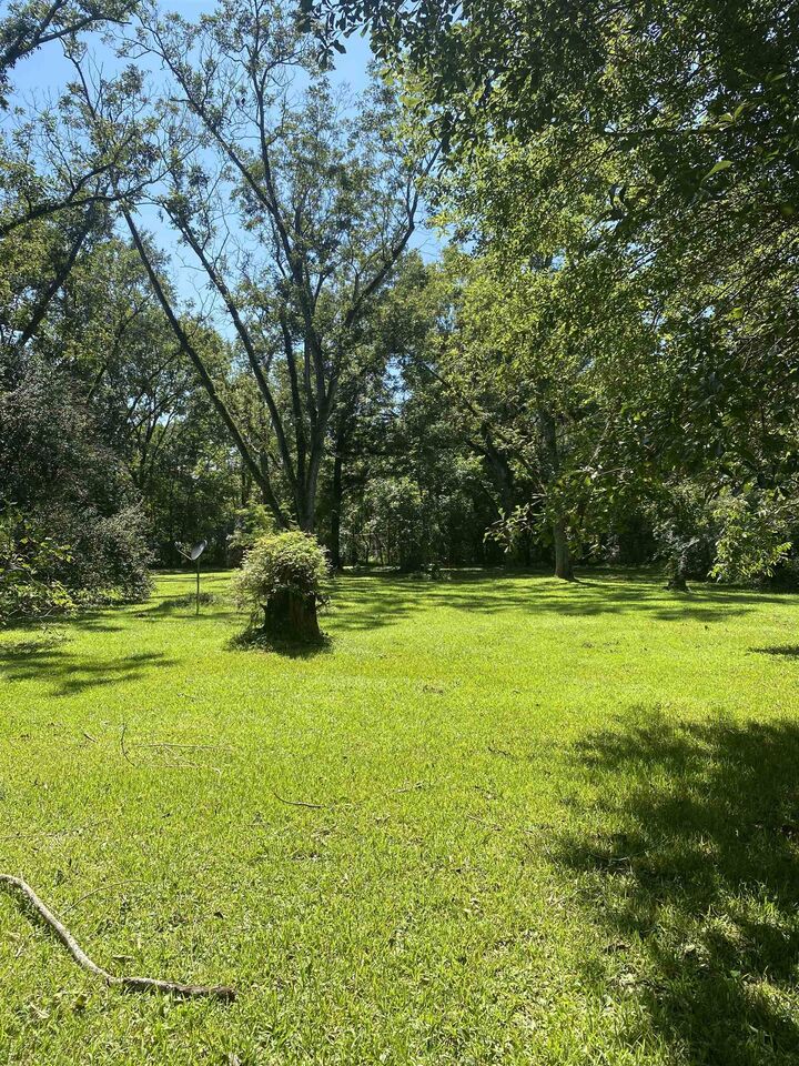 Property Photo: 12760 Chessher TX 77585