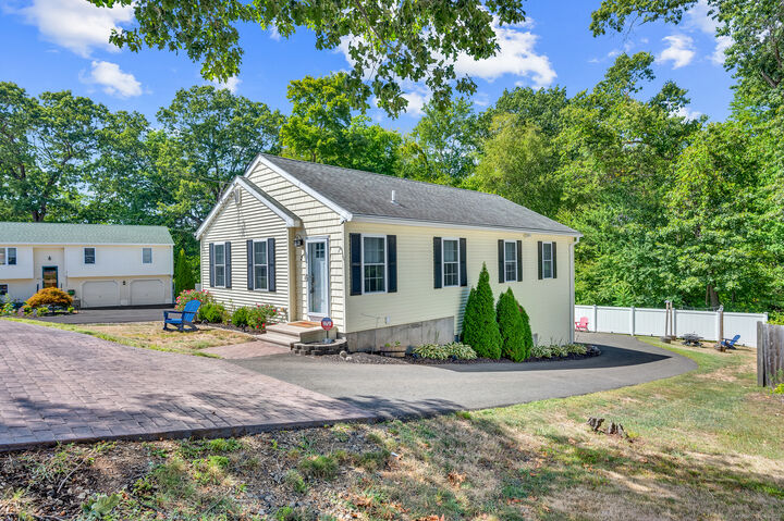 Property Photo:  2 Gene Street  CT 06513 