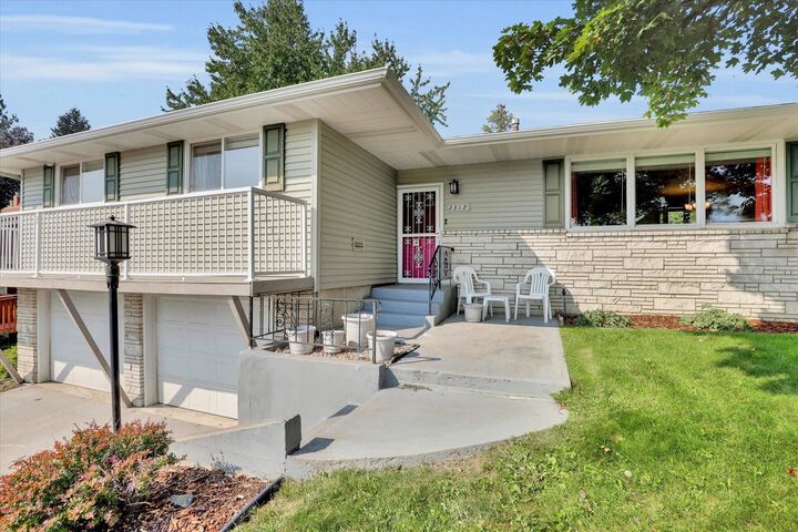 Property Photo: 2312 W Woodside Ave WA 99208