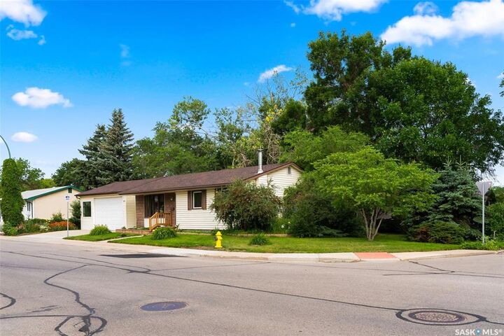 Property Photo: 302 Cavendish Street SK S4N 4J8