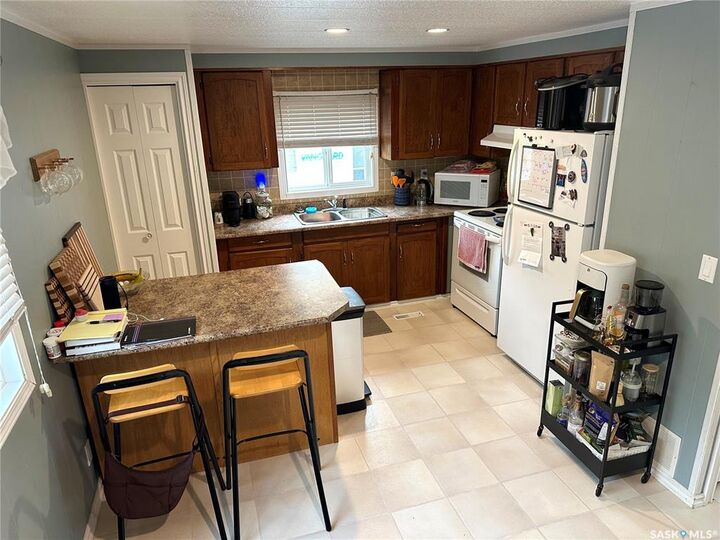 Property Photo:  350 1st Street E  SK S0M 1X0 