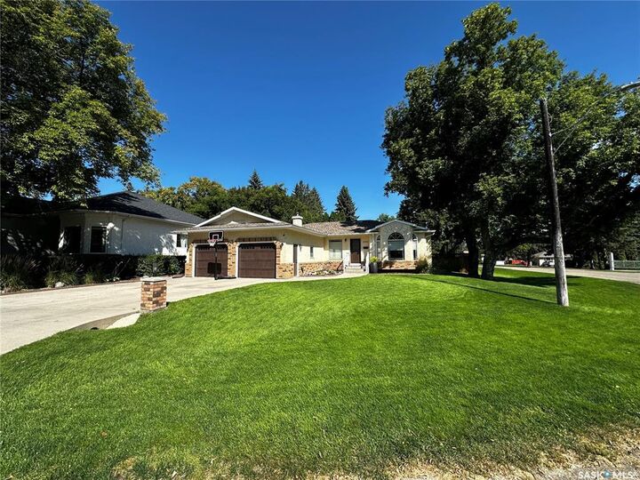 Property Photo:  3104 Ortona Street  SK S7M 3R4 