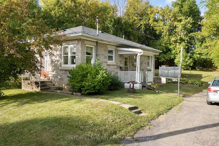 Property Photo:  47 Queen Street S  ON K7V 2A7 