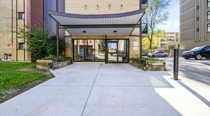 Property Photo:  839 Roselawn Avenue 404  ON M6B 1B5 