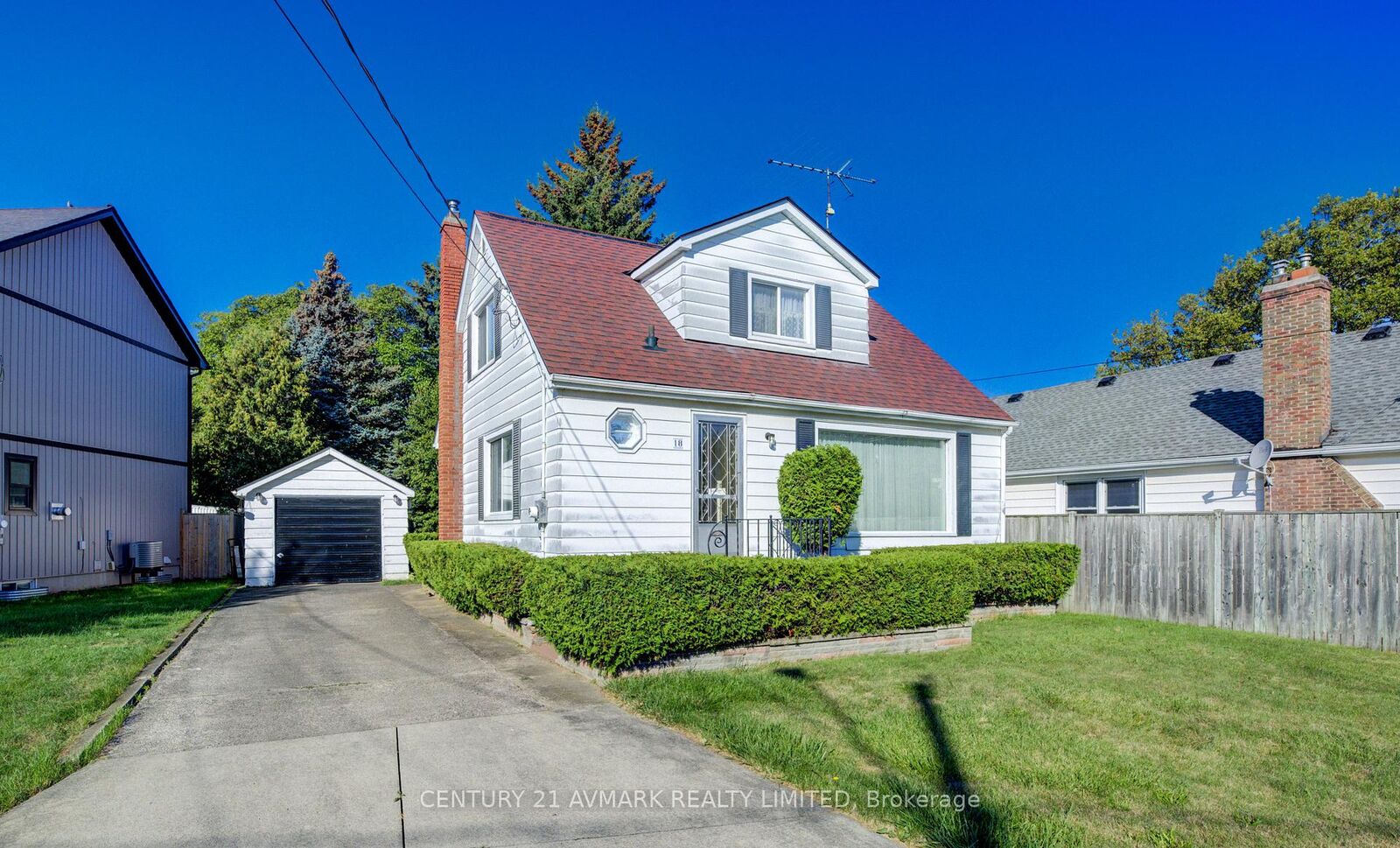 Property Photo: 18 Jubilee Drive ON L2M 4P8