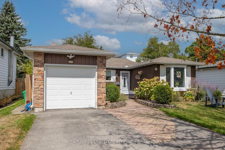 Property Photo: 2594 Farmcrest Avenue ON K9L 1H7