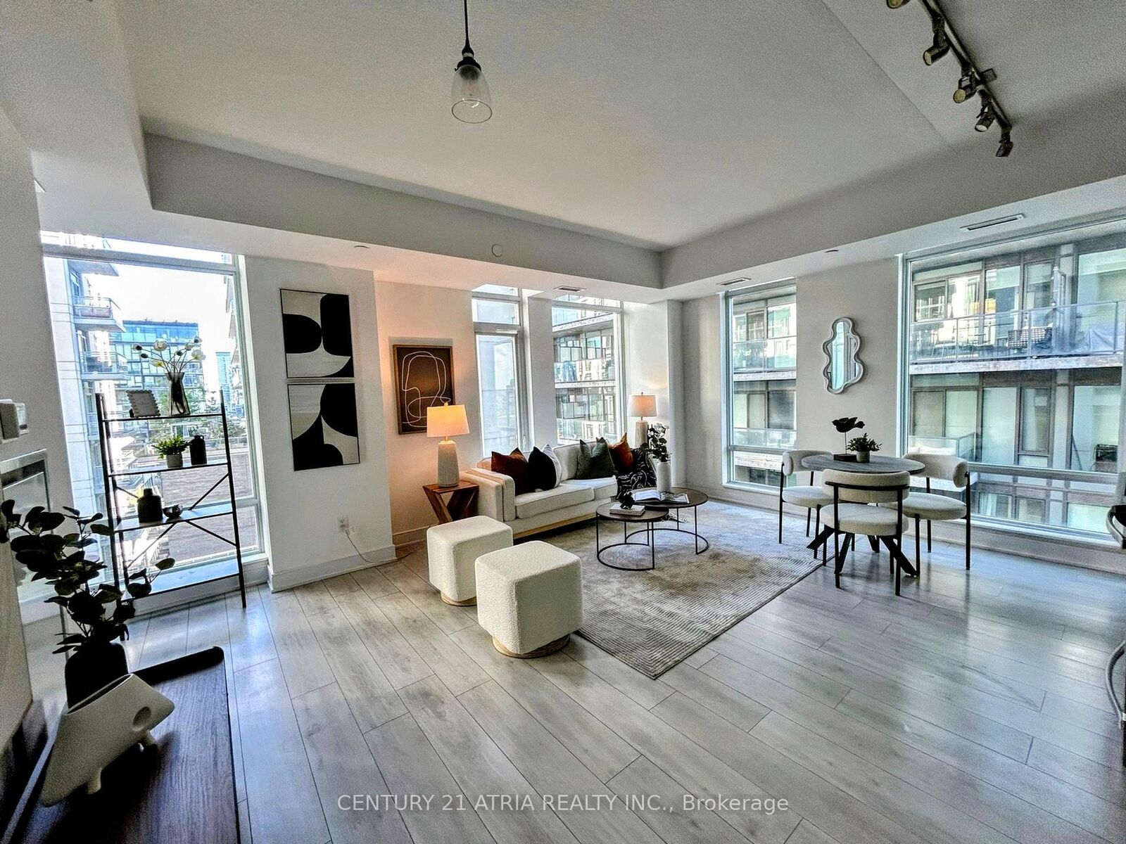 Property Photo:  525 Adelaide Street W 1503  ON M5V 0N7 