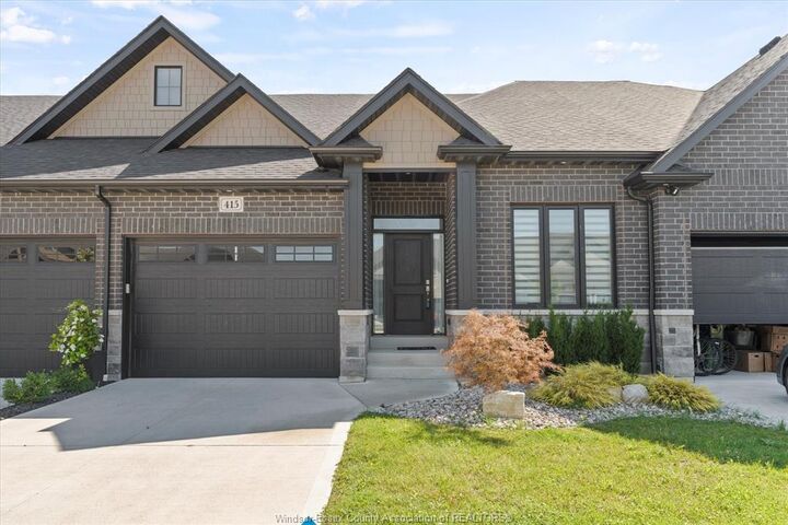 Photo de la propriété: 415 Caserta Crescent ON N8L 0A5