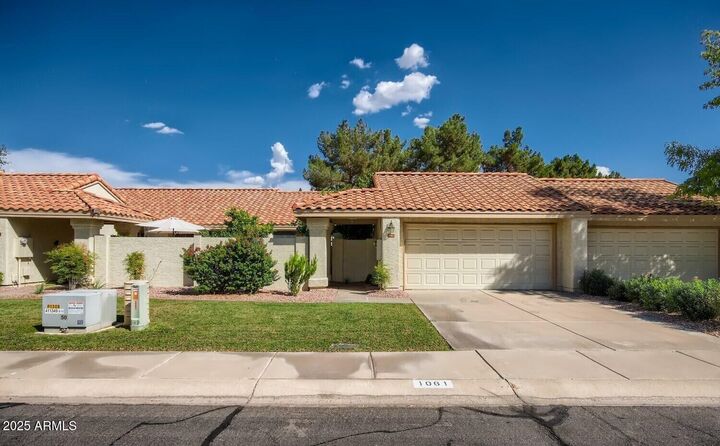 Property Photo: 1061 E Chilton Drive AZ 85283