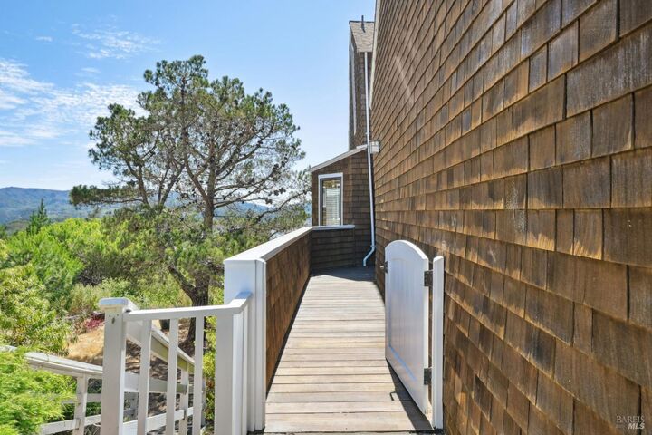 Property Photo:  4 Milland Court  CA 94941 