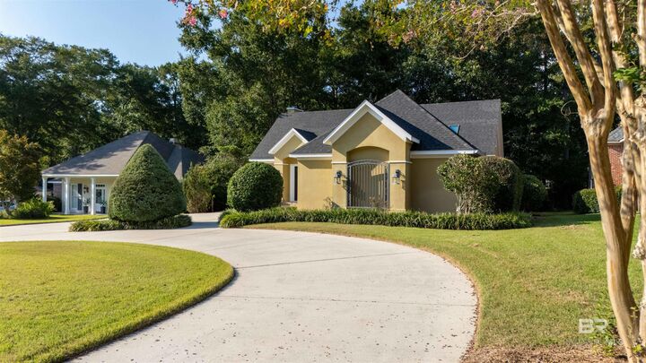 Property Photo: 8899 North Court AL 36527