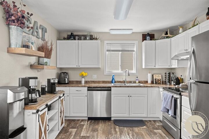 Property Photo: 1109 10th Avenue MT 59044