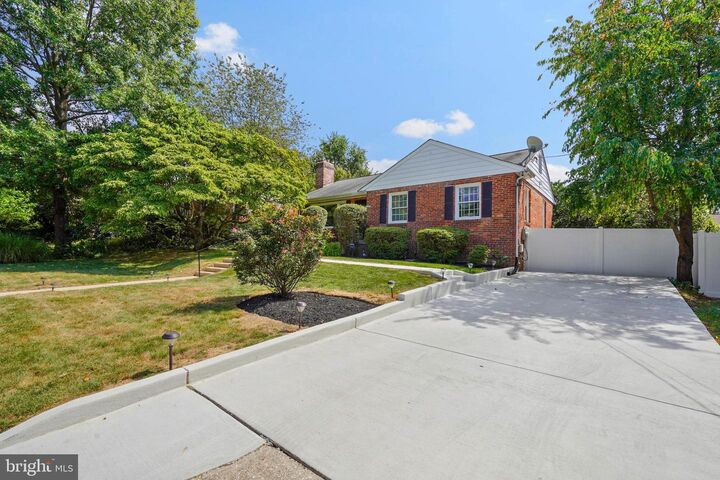 Property Photo:  1708 Glenkarney Place  MD 20902 