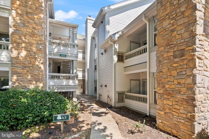 4443 Fair Stone Drive 304  Fairfax VA 22033 photo