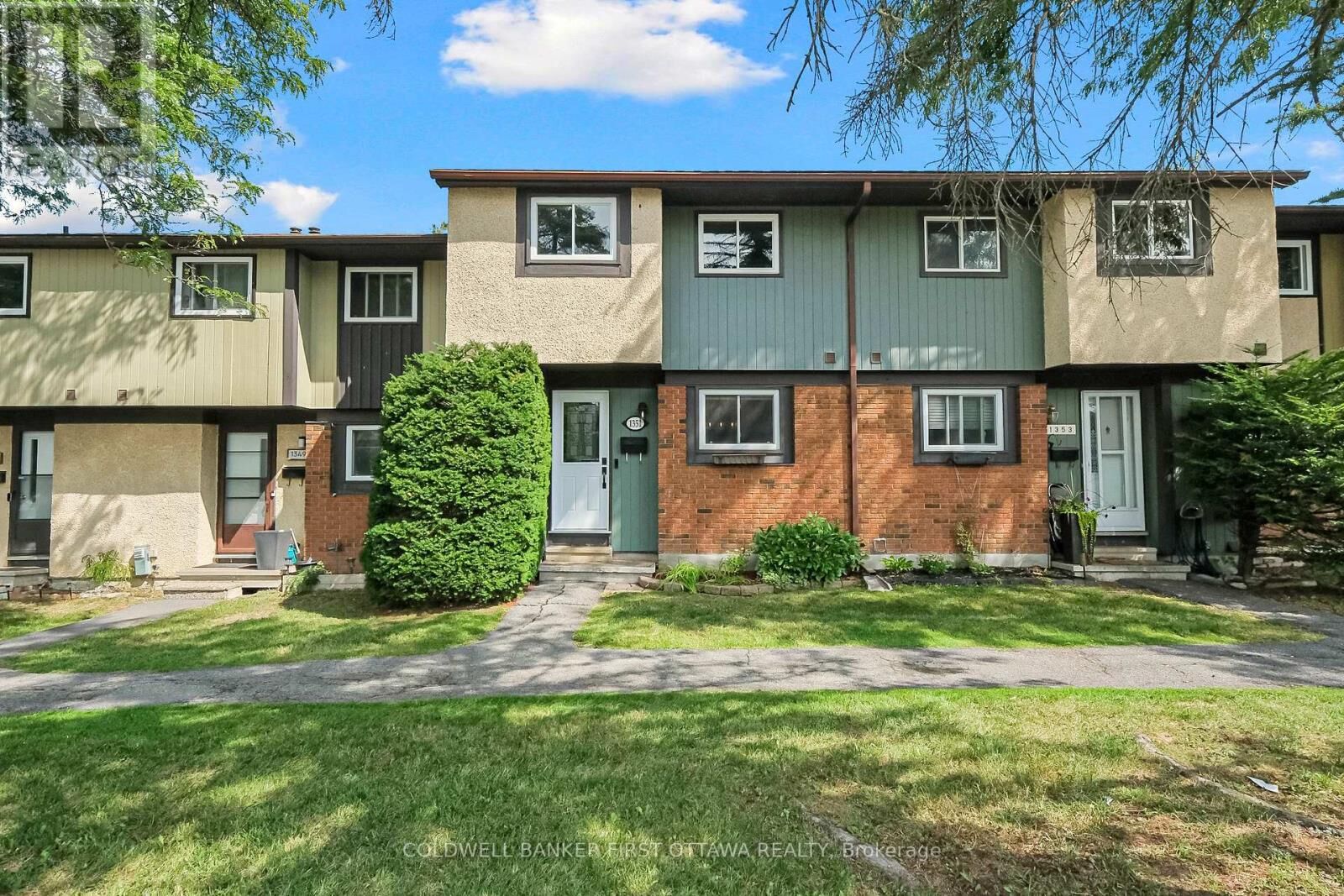 Property Photo:  1351 Bakker Court  ON K1C 2K5 