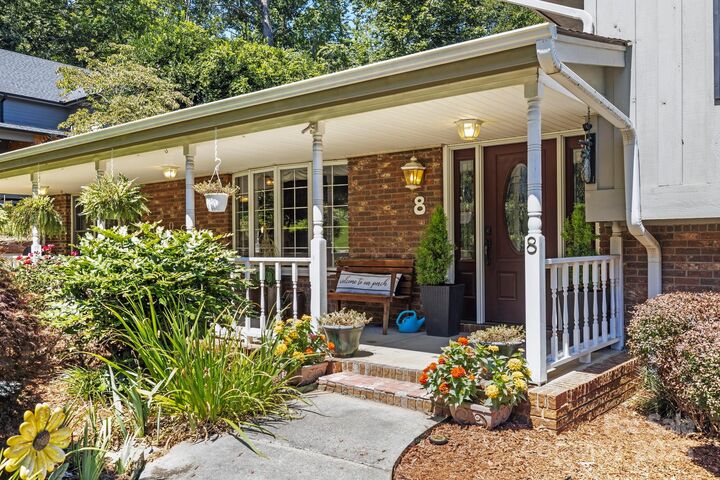 Property Photo:  8 English Place  NC 28715 
