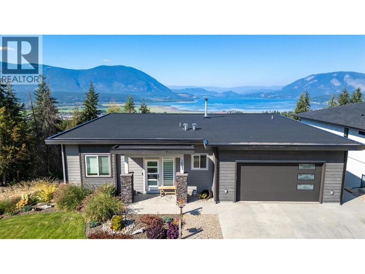 1021 17 Avenue Southeast  Salmon Arm BC V1E 2G2 photo