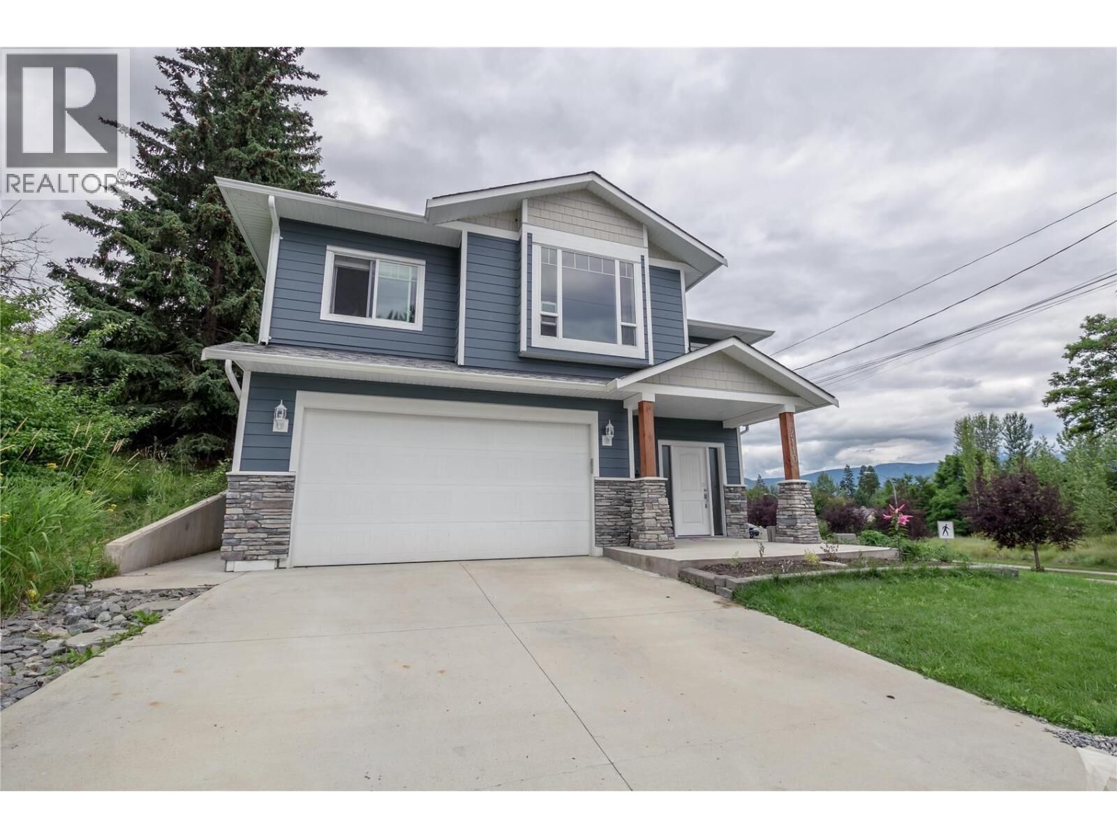 Property Photo: 2110 6 Avenue Northeast BC V1E 2K8
