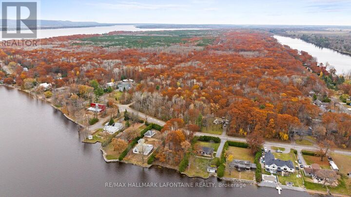 Property Photo:  881 Bayview Drive  ON K0A 3M0 