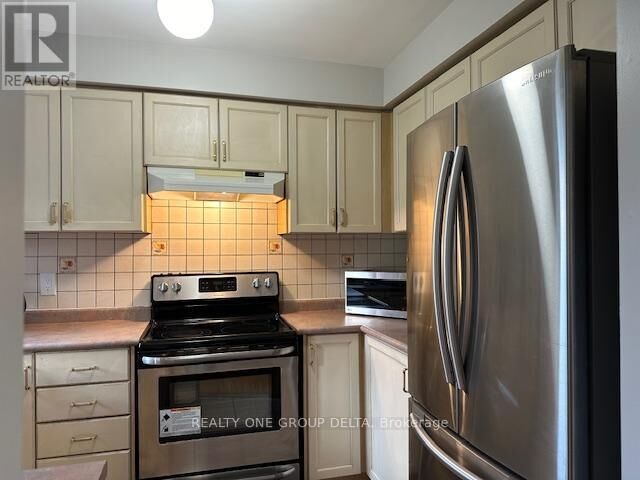 Property Photo: 63D View Green, Single Bedrm Crescent ON M9W 7E1
