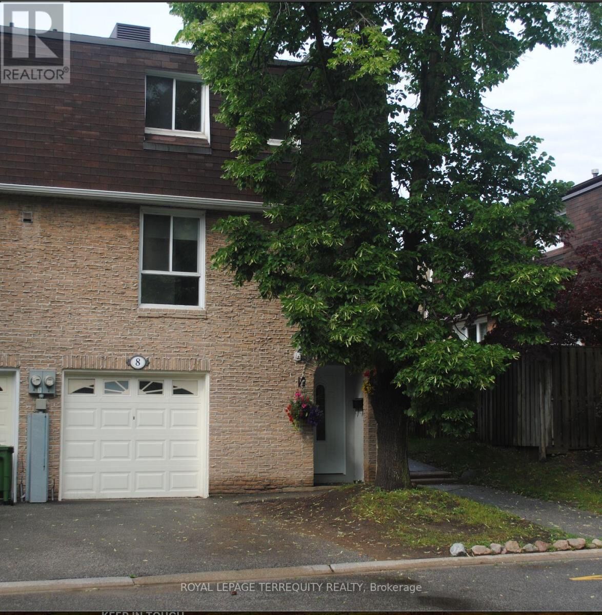 Photo de la propriété: 431 Mill Road 8 ON M9C 1Z2