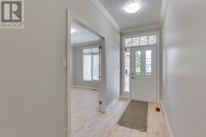 Property Photo:  507 Blue Jay Drive  ON N5X 4K7 