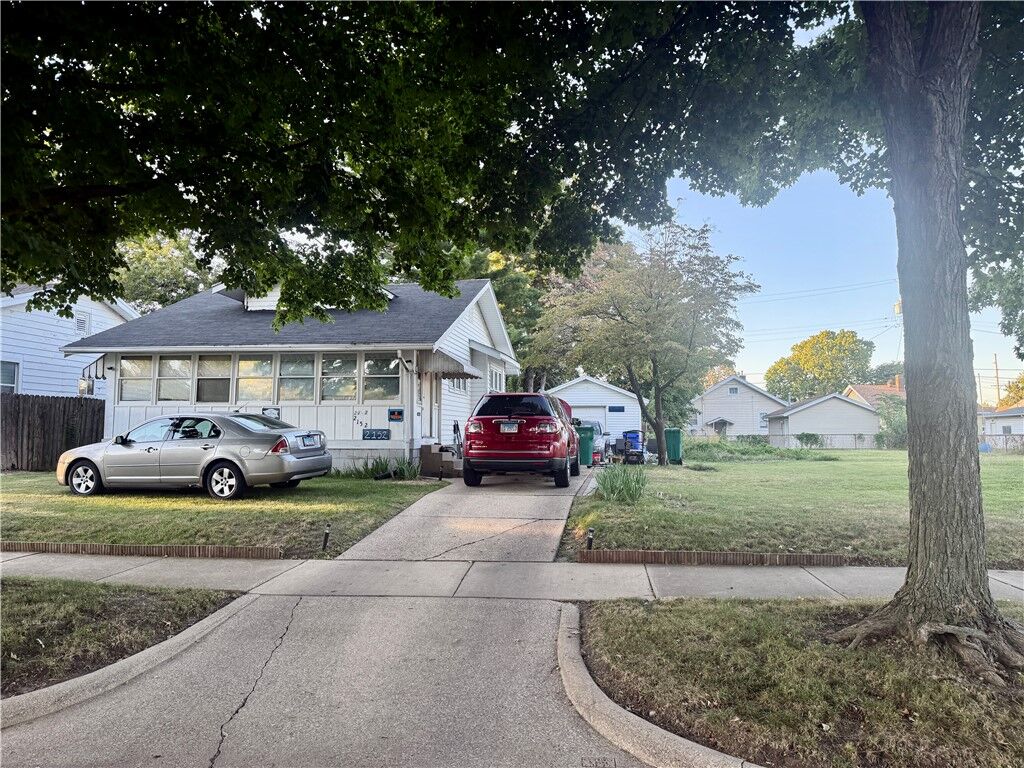 Property Photo: 2152 E Decatur Street IL 62521