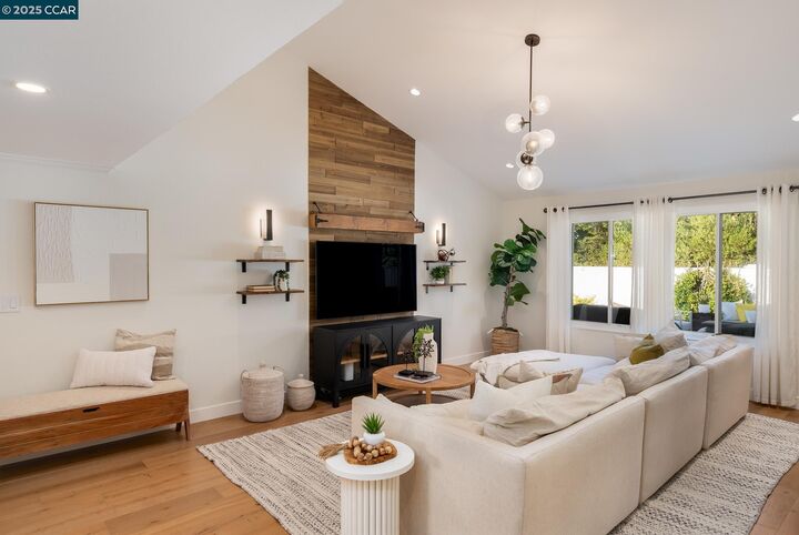 Property Photo:  576 Santander Dr  CA 94583 