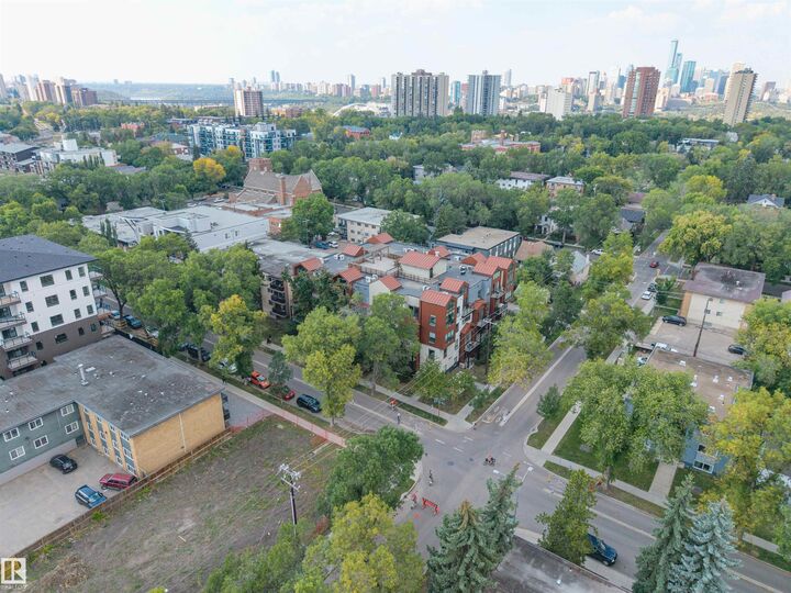Property Photo: 10006 83 Avenue NW 204 AB T6E 2C2