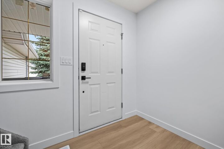 Property Photo: 209 Bancroft Close NW AB T5T 6B5
