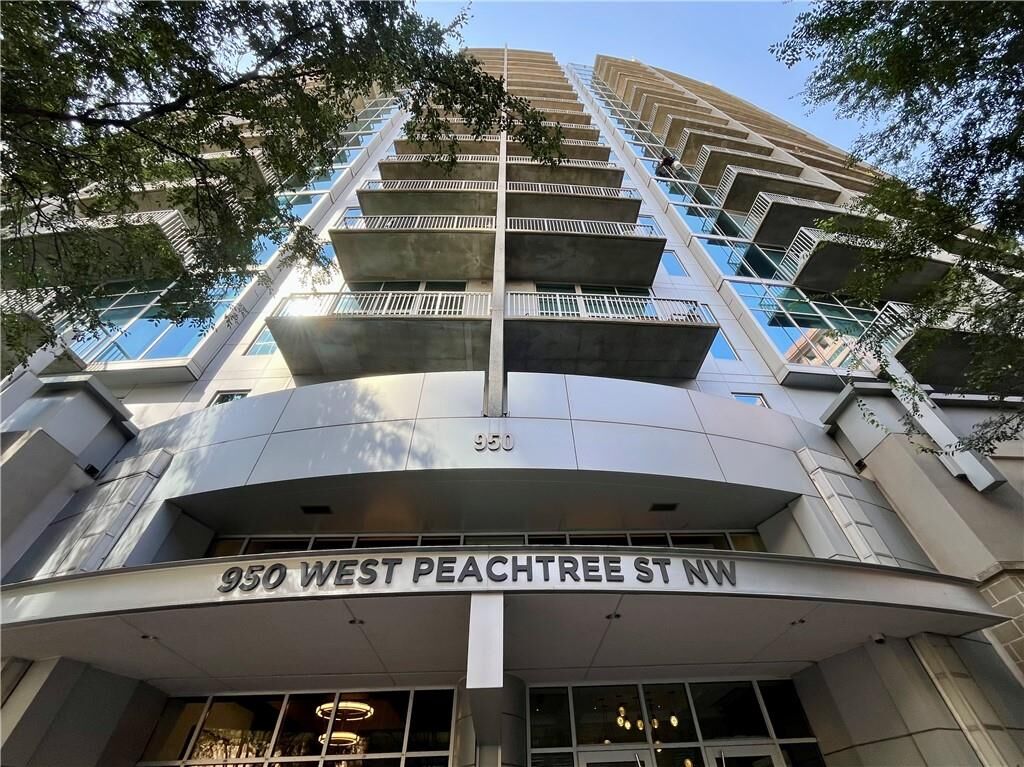 Property Photo: 950 W Peachtree Street NW 904 GA 30309