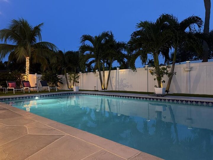 Property Photo: 682 W Camino Real FL 33486