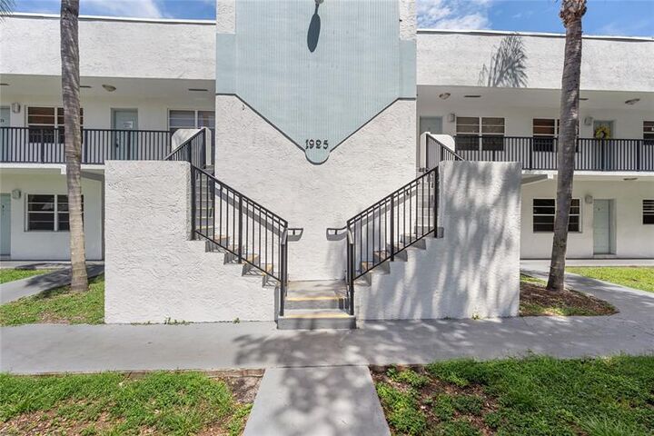 Property Photo: 1925 Madison St 14 FL 33020