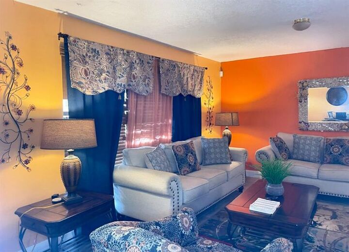 Property Photo:  4521 NW 6th St  FL 33317