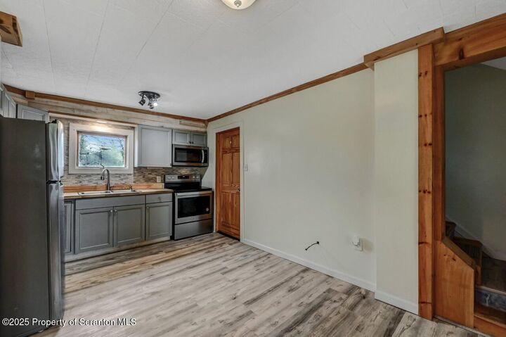 Property Photo:  105 Eleanor Street  PA 18444 