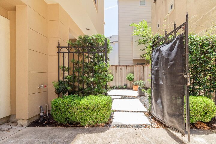 Property Photo:  5519 Feagan Street  TX 77007 