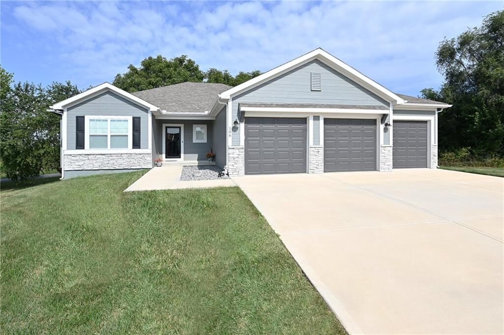 Property Photo: 106 Troutman Circle MO 64439