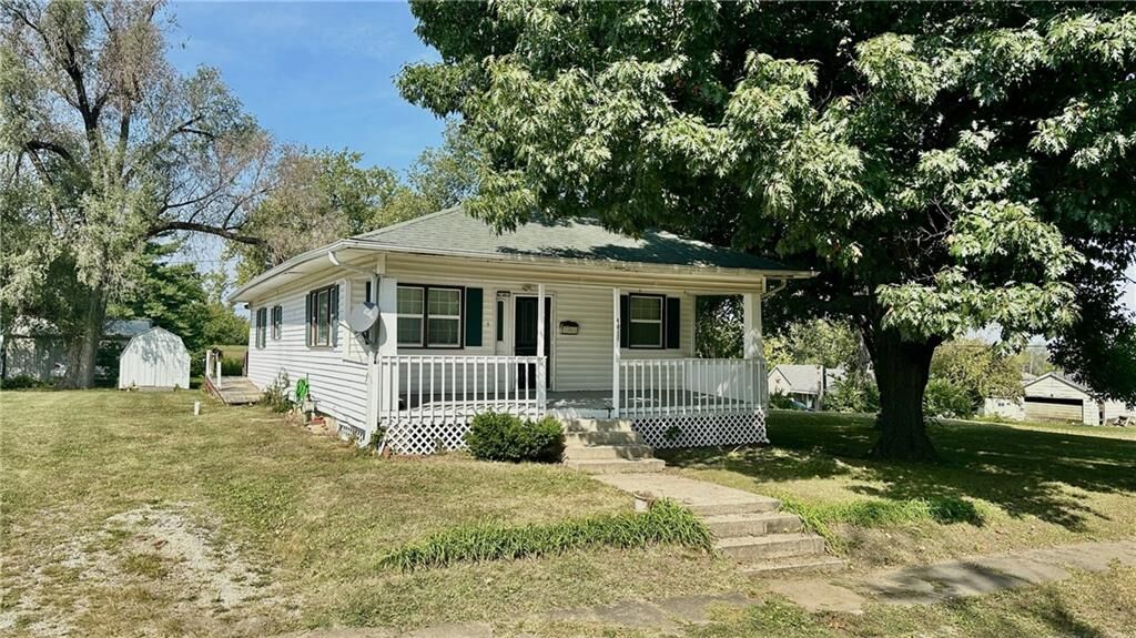 Property Photo:  2205 Chicago Street  MO 64683 
