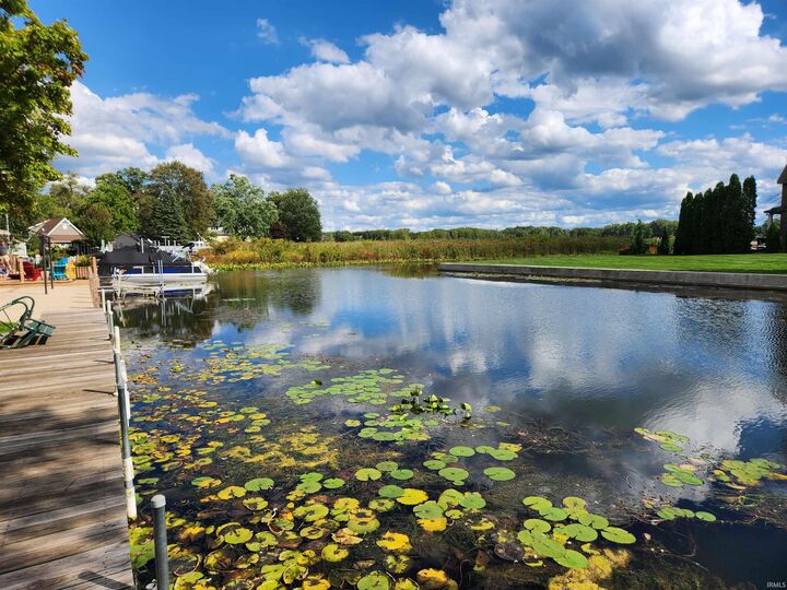 Property Photo:  407 E Cable Ln  IN 46567 